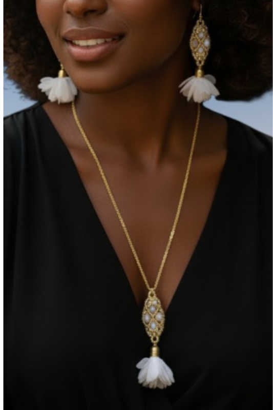 Bella Pearl Bloom Set Earrings/Necklace