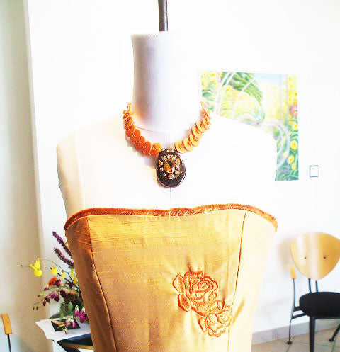 We believe that the importance of clothing lies not in how it looks, but how it makes you feel.