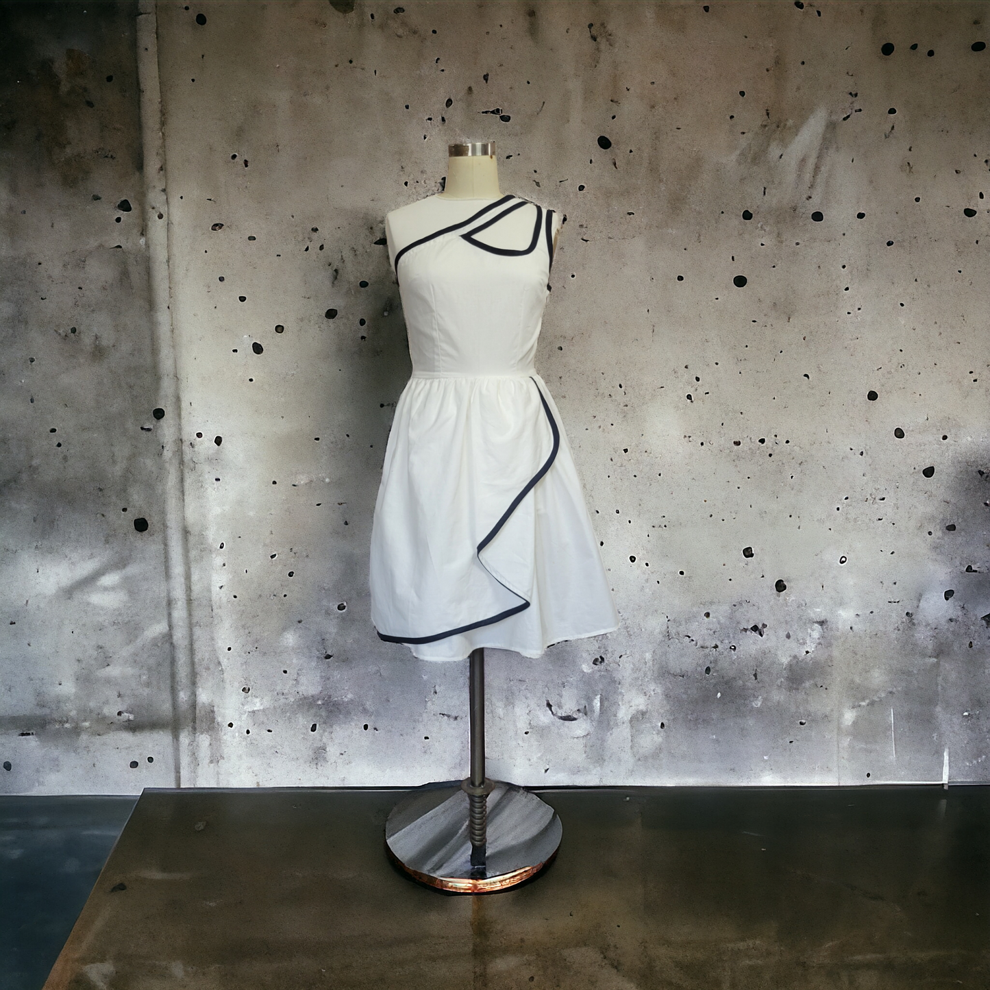 The Suna Keyhole Dress